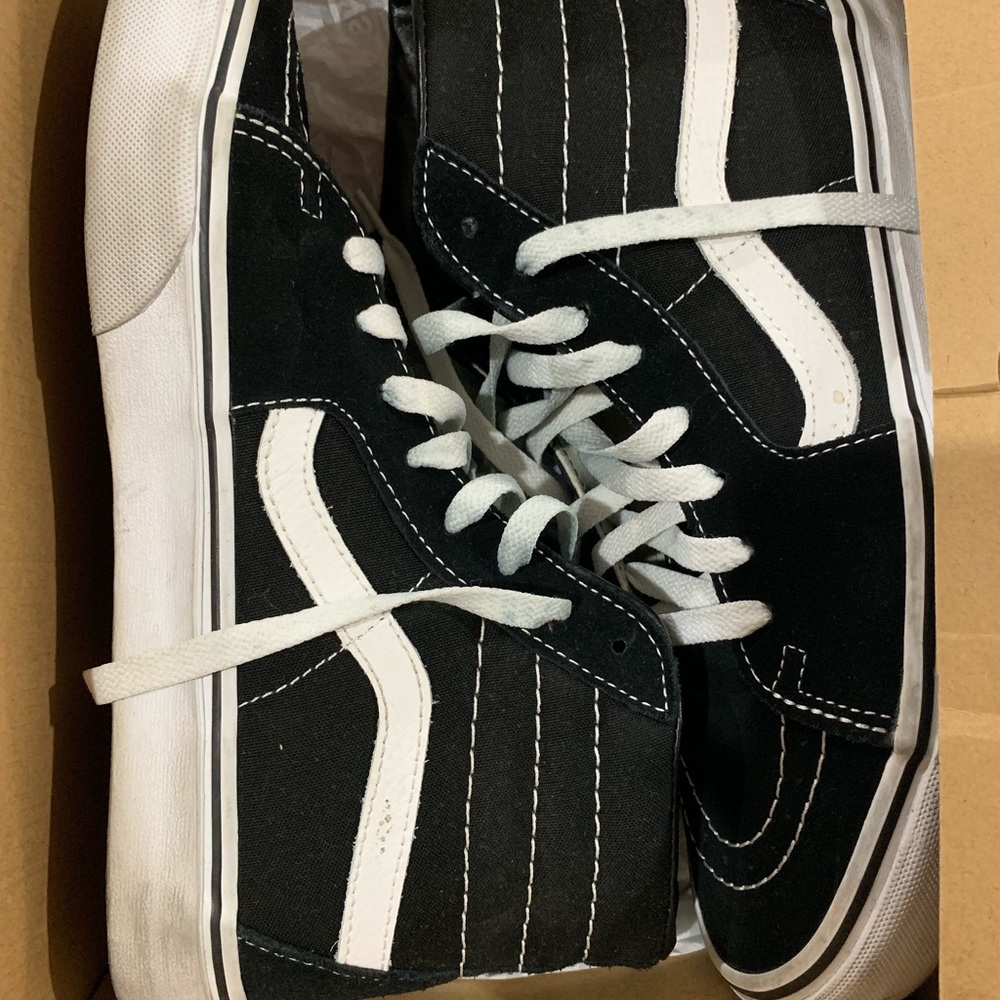 Black classic High Top Vans Sk8-hi